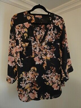 TORRID Black Floral Blouse with 3/4 Sleeves and Chest Pockets